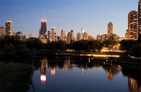 Downtown Chicago skyline from Lincoln Park Foto de stock - Super Valor sin royalties y Suscripción, Código: 400-05277826