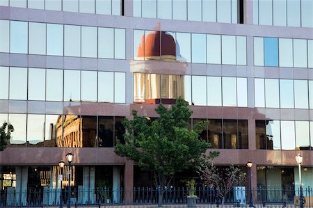 simsearch:400-05292353,k - Architecture of Springfield - Old Capitol Building reflected in modern skyscraper Photographie de stock - Aubaine LD & Abonnement, Code: 400-05277833