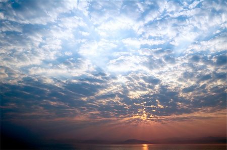 simsearch:400-04718715,k - Sunrise over the sea and clouds in the sky Stockbilder - Microstock & Abonnement, Bildnummer: 400-05278130