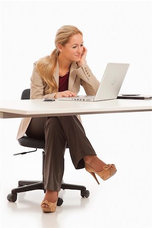 simsearch:400-05732500,k - Young business girl sitting at desk with laptop Foto de stock - Royalty-Free Super Valor e Assinatura, Número: 400-05279315