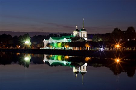 simsearch:400-04275134,k - Estate Kuskovo at night. View from lake. Moscow, Russia Stockbilder - Microstock & Abonnement, Bildnummer: 400-05279756