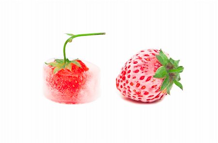 poco appetitoso - red appetizing frozen wild strawberry on white background Photographie de stock - Aubaine LD & Abonnement, Code: 400-05270356