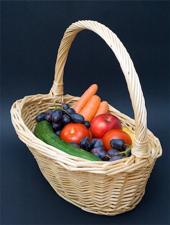 Vegetables and fruits in a basket. Against a dark background. Photographie de stock - Aubaine LD & Abonnement, Code: 400-05270602