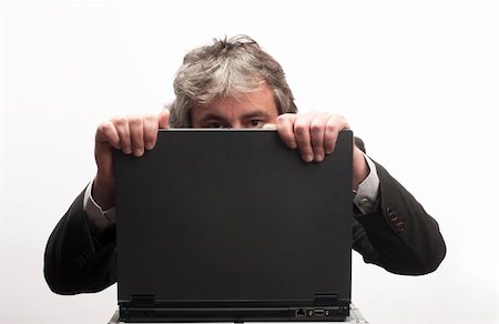 Homme masquer derrière l'ordinateur gros plan Photographie de stock - Aubaine LD & Abonnement, Code: 400-05272059