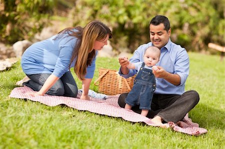 simsearch:400-06062677,k - Happy Mixed Race Family Having a Picnic and Playing In The Park. Photographie de stock - Aubaine LD & Abonnement, Code: 400-05272205