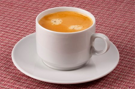 simsearch:628-02615924,k - Little white espresso coffee cup on a white saucer over checked table-cloth background Foto de stock - Royalty-Free Super Valor e Assinatura, Número: 400-05284071