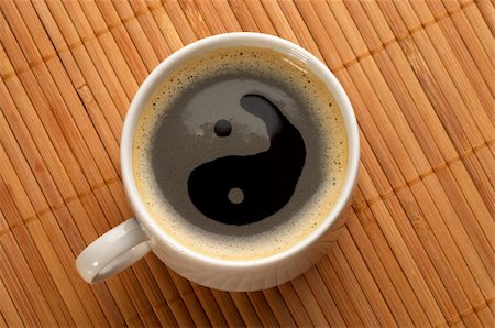 Little white espresso coffee cup on a bamboo mat (upprer view) Fotografie stock - Microstock e Abbonamento, Codice: 400-05284105