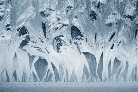 simsearch:400-04628388,k - Frosty natural pattern on winter window Stockbilder - Microstock & Abonnement, Bildnummer: 400-05284337