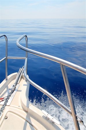 boat sailing blue calm ocean sea bow railing in Mediterranean Photographie de stock - Aubaine LD & Abonnement, Code: 400-05284912