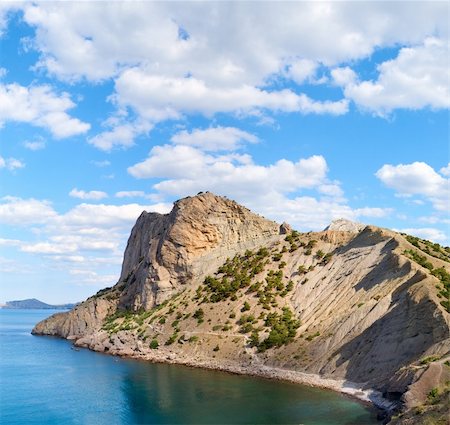 simsearch:400-07248217,k - Rocky summer coastline with pine trees , pathway Foto de stock - Super Valor sin royalties y Suscripción, Código: 400-05286362