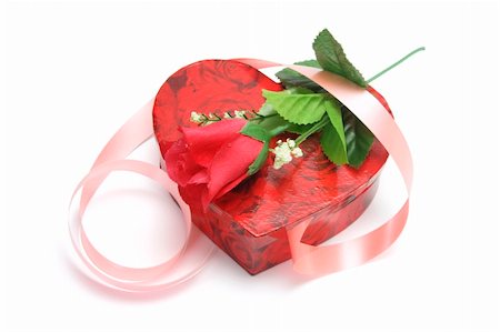 simsearch:400-04996602,k - Red Rose and Heart-shaped Gift Box on White Background Stock Photo - Budget Royalty-Free & Subscription, Code: 400-05288671