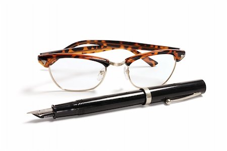 simsearch:400-05288932,k - Fountain Pen and Eye Glasses on White Background Fotografie stock - Microstock e Abbonamento, Codice: 400-05289031