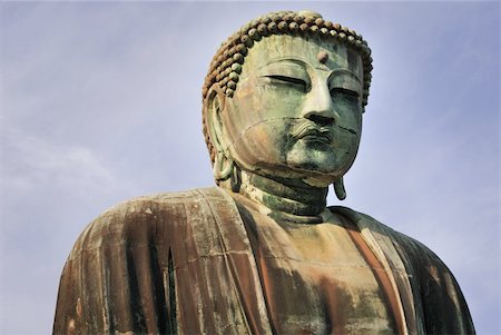 daibutsu - giant Buddha head from Daibutsu sculpture in Kamakura, Japan Foto de stock - Super Valor sin royalties y Suscripción, Código: 400-05289546