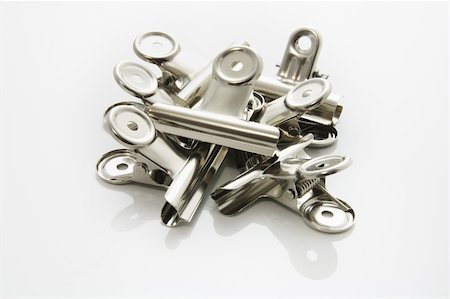 simsearch:400-05731386,k - Paper Clips on Seamless White Background Foto de stock - Super Valor sin royalties y Suscripción, Código: 400-05289605