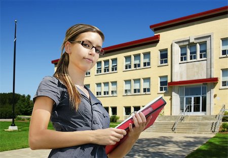 Back to school: confident young female student with books in front of school entrance. Could be college or small university campus. Fotografie stock - Microstock e Abbonamento, Codice: 400-05280390