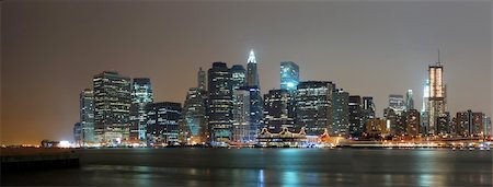 simsearch:400-04993958,k - New York City night scene panorama with Manhattan skyline over Hudson River Photographie de stock - Aubaine LD & Abonnement, Code: 400-05280517