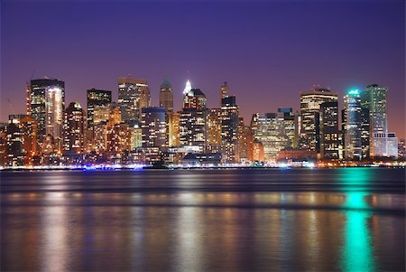 simsearch:400-06129354,k - New York City Downtown at night over Hudson River with reflections. Photographie de stock - Aubaine LD & Abonnement, Code: 400-05280521