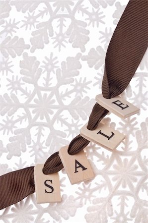 simsearch:400-04231102,k - Holiday Sale Tag on a Snowflake Background. Fotografie stock - Microstock e Abbonamento, Codice: 400-05280808