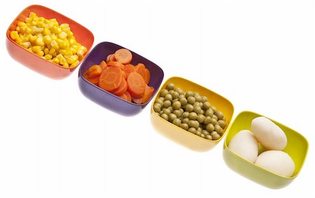 simsearch:400-04300939,k - Vibrant Canned Vegetables Isolated on White with Clipping Path.  Carrots, Corn, White Potatoes, and Peas. Foto de stock - Super Valor sin royalties y Suscripción, Código: 400-05281229