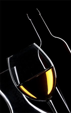 simsearch:400-04279337,k - White wine bottle and glass silhouette over black background Foto de stock - Super Valor sin royalties y Suscripción, Código: 400-05281857