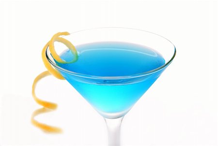 Blue Cosmopolitan cocktail with vodka, blue curacao, white cranberry juice, lime and orange spiral isolated on a white background Foto de stock - Super Valor sin royalties y Suscripción, Código: 400-05283517