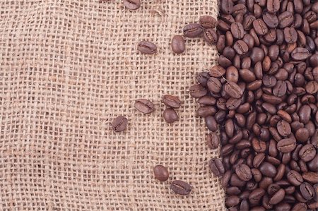 simsearch:400-05260472,k - close up of dark roasted fair trade coffee beans on jute Stock Photo - Budget Royalty-Free & Subscription, Code: 400-05283671