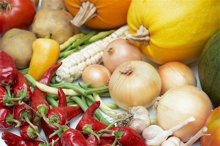 simsearch:400-04785187,k - Harvest. Fresh ripe vegetables: tomatoes, pumpkins, onion, pepper, potatoes etc. Photographie de stock - Aubaine LD & Abonnement, Code: 400-05294105