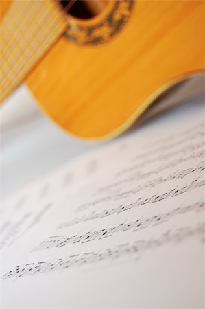 frente - Spanish guitar and paper leaves with notes Stock Photo - Budget Royalty-Free & Subscription, Code: 400-05294127