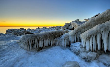 simsearch:400-06176316,k - stones at the beach filled with ice at sunrise Foto de stock - Super Valor sin royalties y Suscripción, Código: 400-05294762