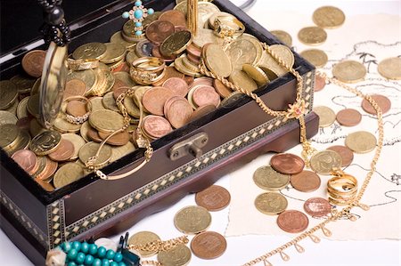 a treasure chest full of coins and jewelry Stock Photo - Budget Royalty-Free & Subscription, Code: 400-05295763