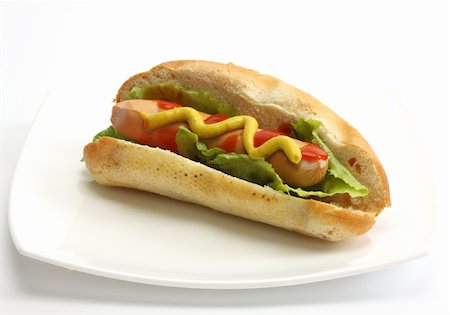 simsearch:400-04290264,k - Hot dog with mustard over white background Stockbilder - Microstock & Abonnement, Bildnummer: 400-05296718