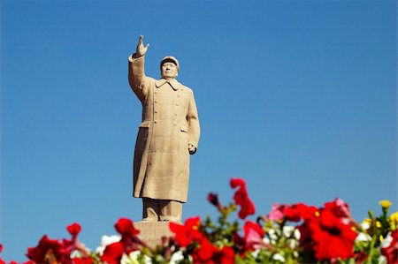 Historical statue of China's former Chairman Mao Tsedong Stock Photo - Budget Royalty-Free & Subscription, Code: 400-05297627