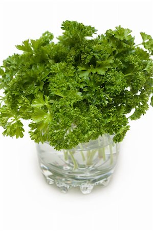 simsearch:400-04418942,k - Green parsley in glass with water on white background Stockbilder - Microstock & Abonnement, Bildnummer: 400-05298084