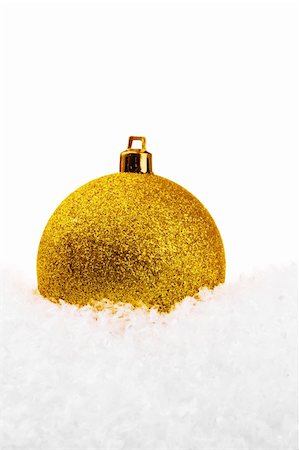 simsearch:400-04073863,k - Christmas ball with snow Photographie de stock - Aubaine LD & Abonnement, Code: 400-05298359