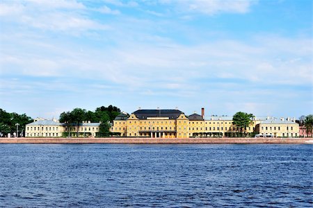 pilastra - St. Petersburg. Menshikov Palace and the Universitetskaya embankment Foto de stock - Royalty-Free Super Valor e Assinatura, Número: 400-05298378