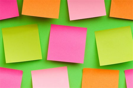 post it notes - Reminder notes on the bright colorful paper Foto de stock - Super Valor sin royalties y Suscripción, Código: 400-05298397