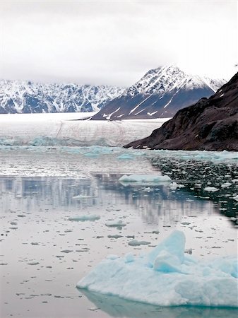 Arctic Bay, Glaciers and Mountains of Spitsbergen Photographie de stock - Aubaine LD & Abonnement, Code: 400-05298618