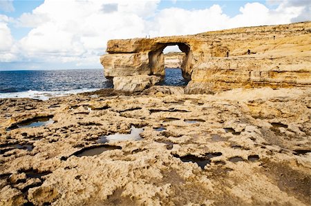simsearch:400-08695427,k - Natural rock arch called the Azure Window, island of Gozo, Malta Foto de stock - Super Valor sin royalties y Suscripción, Código: 400-05298722