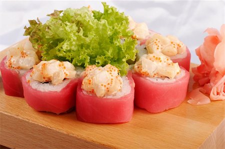 simsearch:400-05299211,k - Sushi maguro hotate mayonnaise closeup Foto de stock - Super Valor sin royalties y Suscripción, Código: 400-05299210