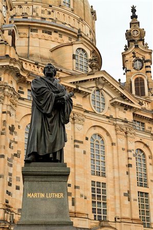 frauenkirche - Martin Luther statue in front of church Frauenkirche in Dresden, Germany Foto de stock - Royalty-Free Super Valor e Assinatura, Número: 400-05299238