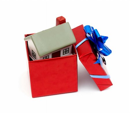 simsearch:400-04220963,k - House as a gift for you. isolated on white background Stockbilder - Microstock & Abonnement, Bildnummer: 400-05299268