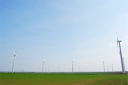 wind turbine under blue sky for alternative energy Photographie de stock - Aubaine LD & Abonnement, Code: 400-05299332