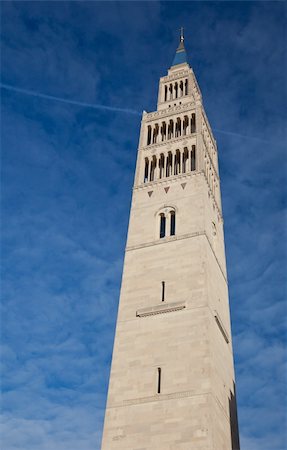 Bell Tower of Basilica of the National Shrine of the Immaculate Conception in Washington DC on a clear winter day Foto de stock - Super Valor sin royalties y Suscripción, Código: 400-05299773