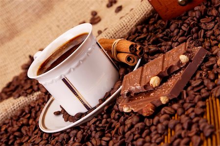 simsearch:400-04666137,k - Hot coffee and chocolate with specials Photographie de stock - Aubaine LD & Abonnement, Code: 400-05290308