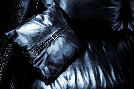 simsearch:400-03979104,k - beautiful leather cushion on the black couch Stockbilder - Microstock & Abonnement, Bildnummer: 400-05291927