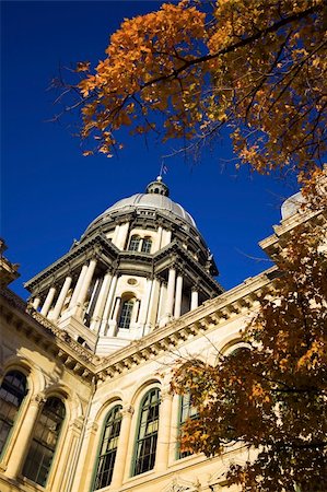 simsearch:400-05292353,k - Springfield, Illinois - fall by State Capitol Photographie de stock - Aubaine LD & Abonnement, Code: 400-05292350
