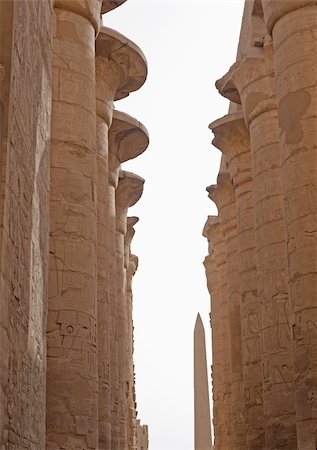 Columns with hieroglyphic carvings at Karnak temple in Luxor Stockbilder - Microstock & Abonnement, Bildnummer: 400-05292895