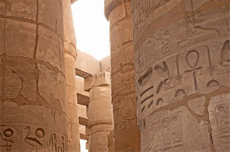Columns with hieroglyphic carvings at Karnak temple in Luxor Stockbilder - Microstock & Abonnement, Bildnummer: 400-05292896