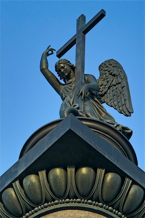 simsearch:400-05754435,k - Angel sculpture atop the Alexander Column built by Auguste de Montferrand in 1834 to symbolize the Russian victory in war with Napoleon's France Photographie de stock - Aubaine LD & Abonnement, Code: 400-05293468