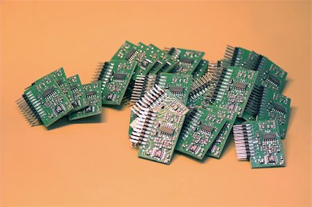 simsearch:695-05774962,k - A heap of microchips lying on a table. Stockbilder - Microstock & Abonnement, Bildnummer: 400-05293509